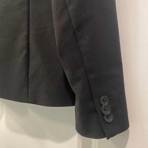Banana Republic - classic 2 button Black Blazer - Picture 9 of 11